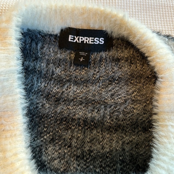Express Zebra Print Fuzzy Sweater Size Small - Picture 9 of 9